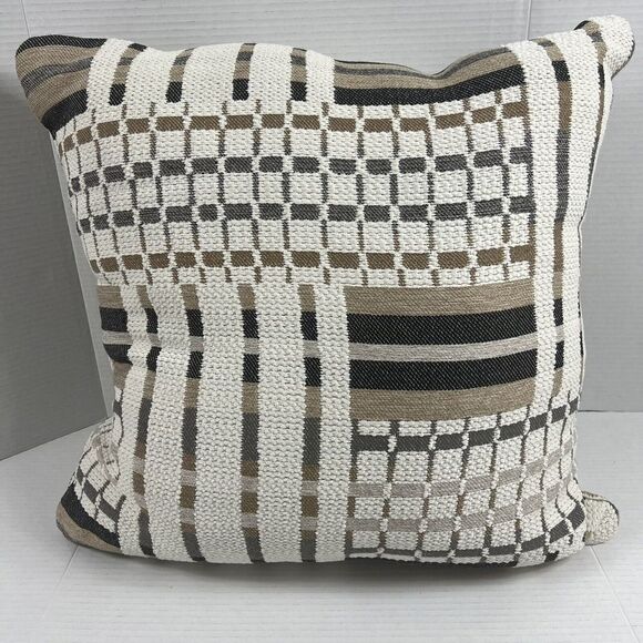 Large Decorative Throw Pillow 20”x 20” Geometric Pattern NEW Multi Color Texture - Picture 1 of 10